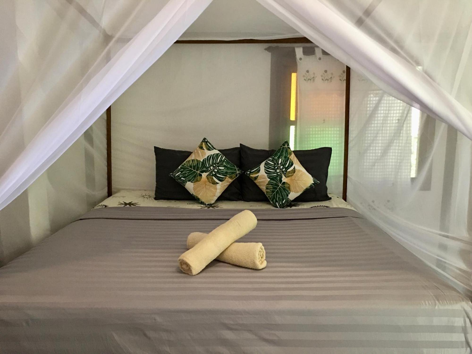 Starlight Beach Resort Koh Phayam Exterior foto